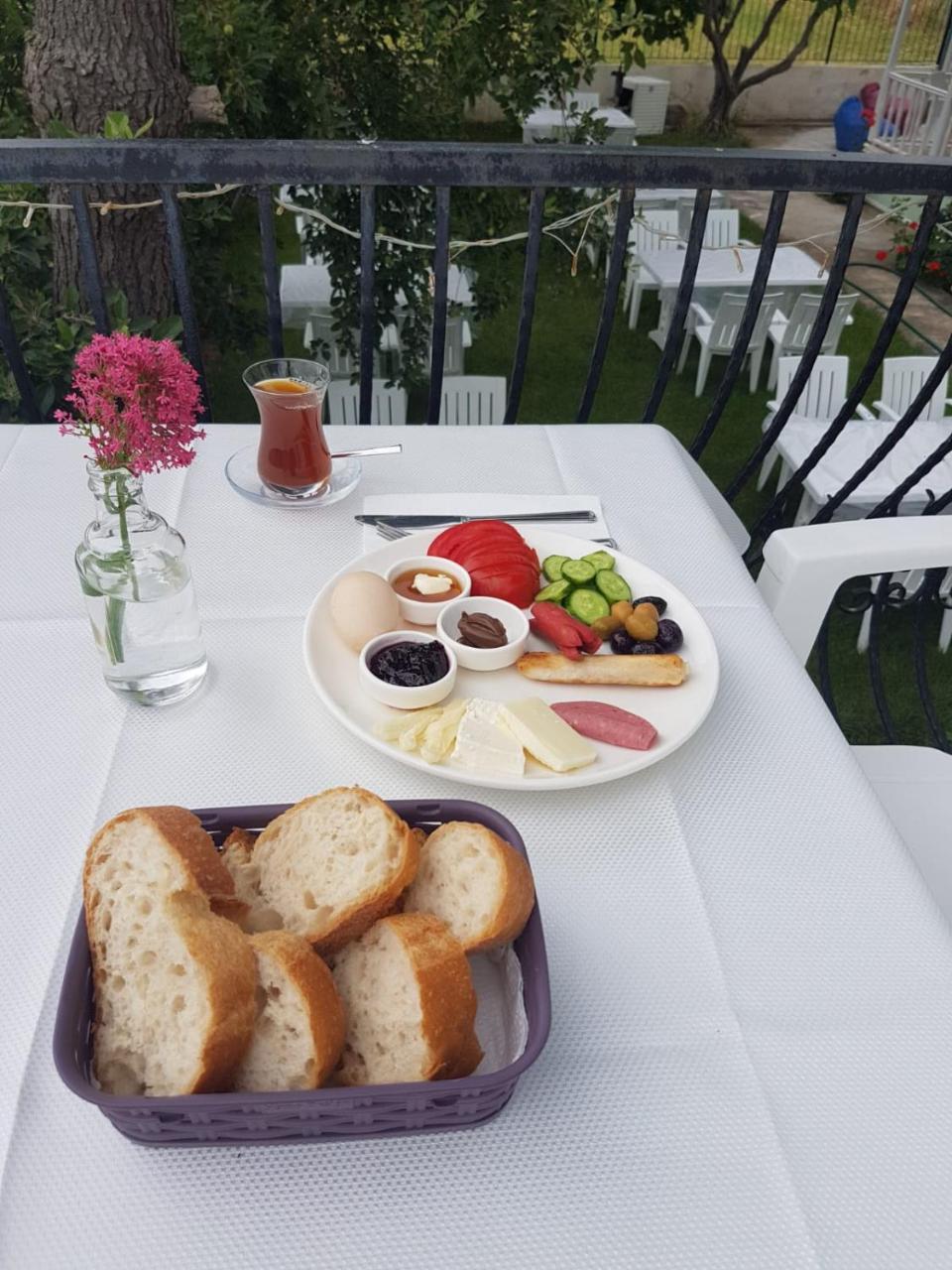 Akmonya Pansiyon Eriklice Bagian luar foto